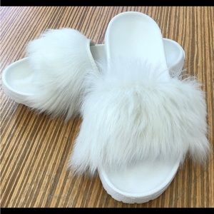 UGG Royale White Sheepskin Fur Slides Slip on Sandals Size 6